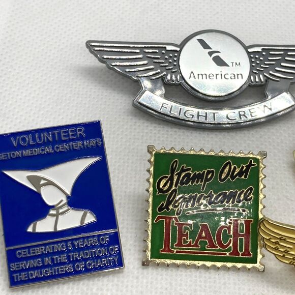 Lot of 19 Pins Garfield Darts Cards Smiths American Flight Crew Space Shuttle‎ - Picture 4 of 9